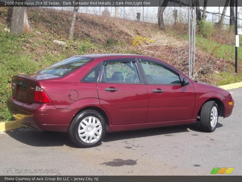 Dark Toreador Red Metallic / Dark Flint/Light Flint 2006 Ford Focus ZX4 SE Sedan