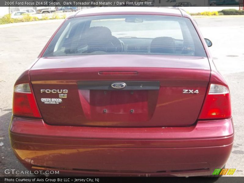 Dark Toreador Red Metallic / Dark Flint/Light Flint 2006 Ford Focus ZX4 SE Sedan