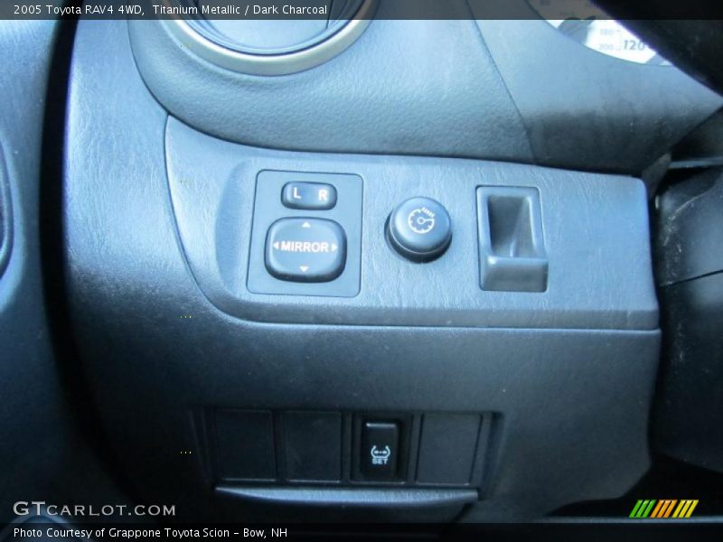 Titanium Metallic / Dark Charcoal 2005 Toyota RAV4 4WD