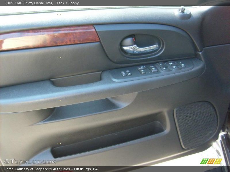 Black / Ebony 2009 GMC Envoy Denali 4x4