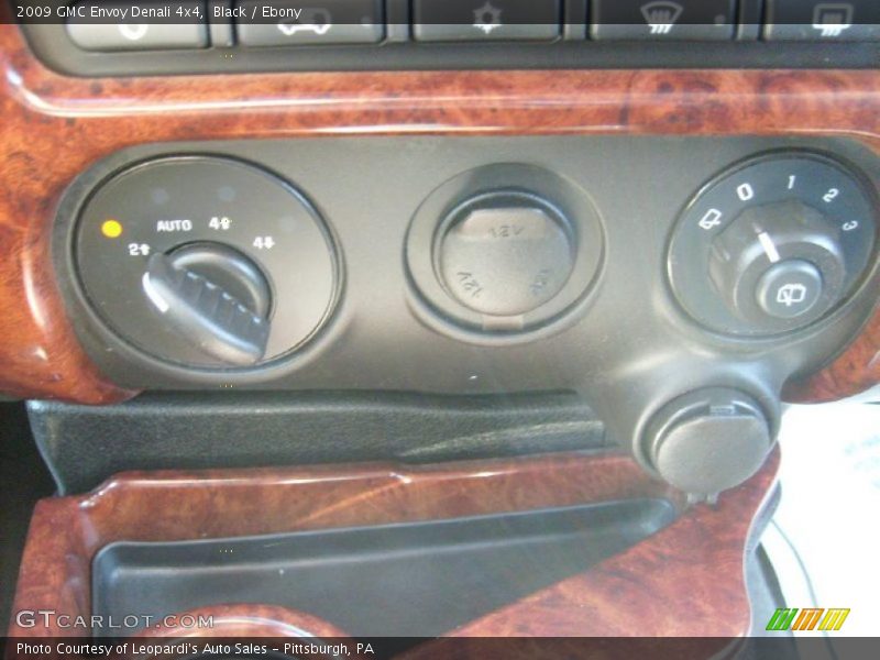 Black / Ebony 2009 GMC Envoy Denali 4x4
