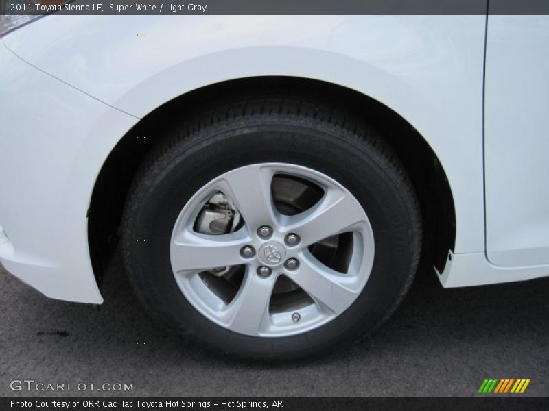 Super White / Light Gray 2011 Toyota Sienna LE