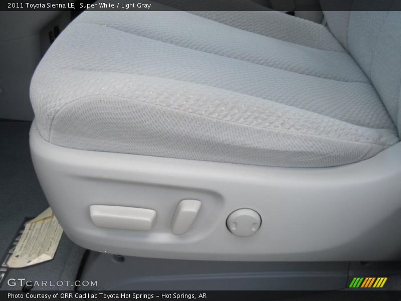 Super White / Light Gray 2011 Toyota Sienna LE