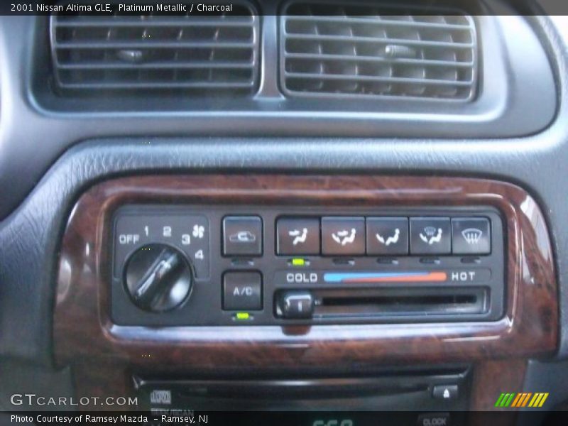 Platinum Metallic / Charcoal 2001 Nissan Altima GLE