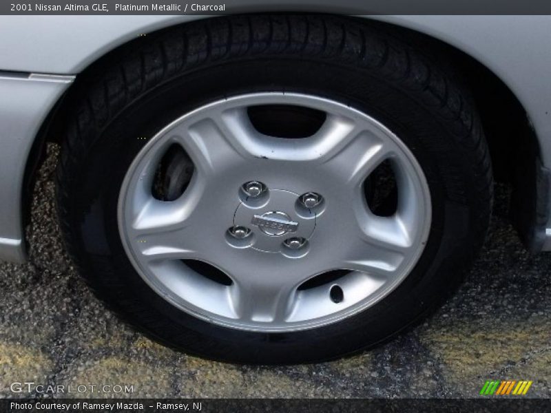 Platinum Metallic / Charcoal 2001 Nissan Altima GLE