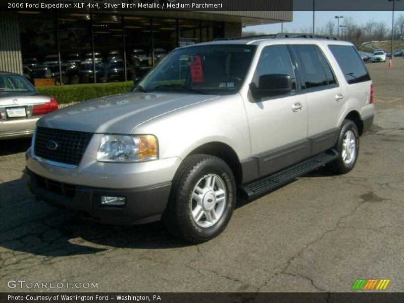 Front 3/4 View of 2006 Expedition XLT 4x4