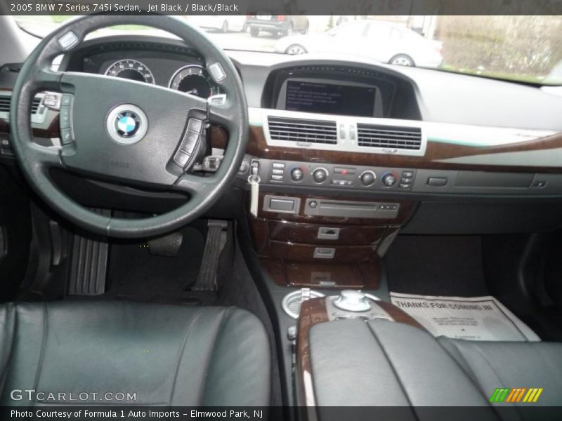 Dashboard of 2005 7 Series 745i Sedan