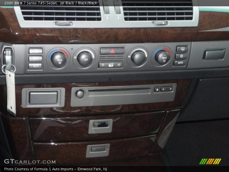 Controls of 2005 7 Series 745i Sedan