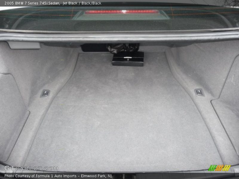  2005 7 Series 745i Sedan Trunk