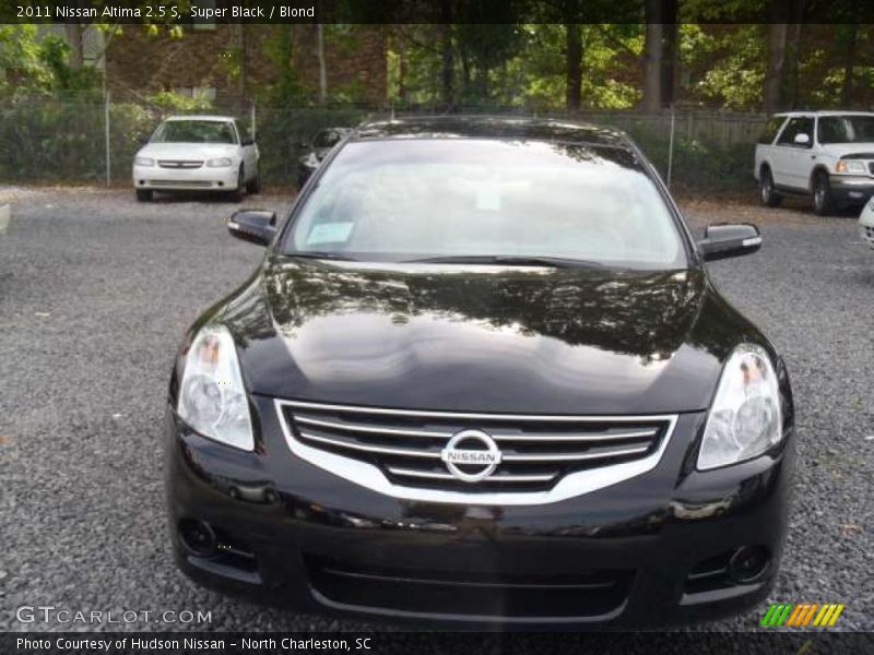 Super Black / Blond 2011 Nissan Altima 2.5 S