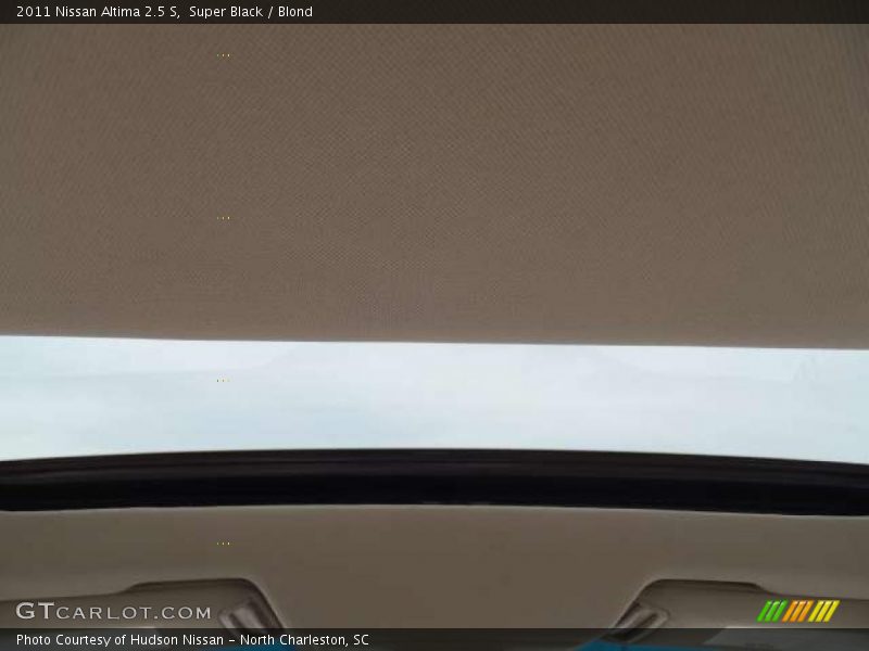 Super Black / Blond 2011 Nissan Altima 2.5 S