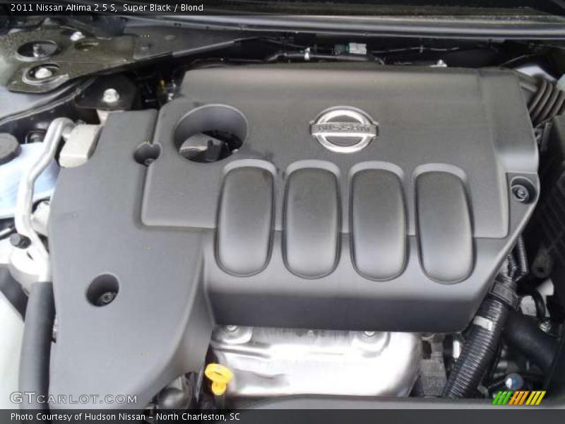 Super Black / Blond 2011 Nissan Altima 2.5 S