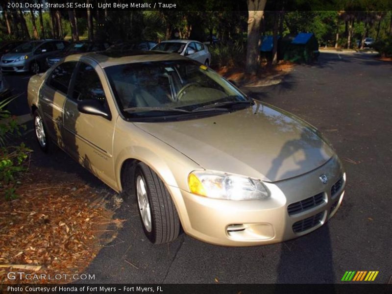 Light Beige Metallic / Taupe 2001 Dodge Stratus SE Sedan