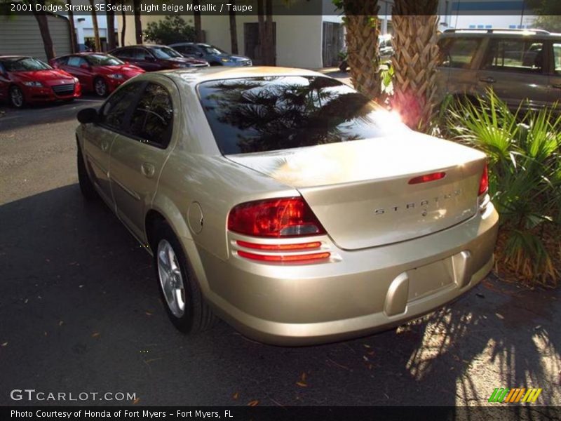 Light Beige Metallic / Taupe 2001 Dodge Stratus SE Sedan