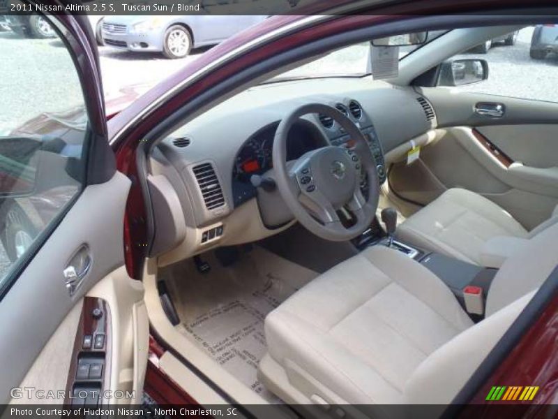Tuscan Sun / Blond 2011 Nissan Altima 2.5 S