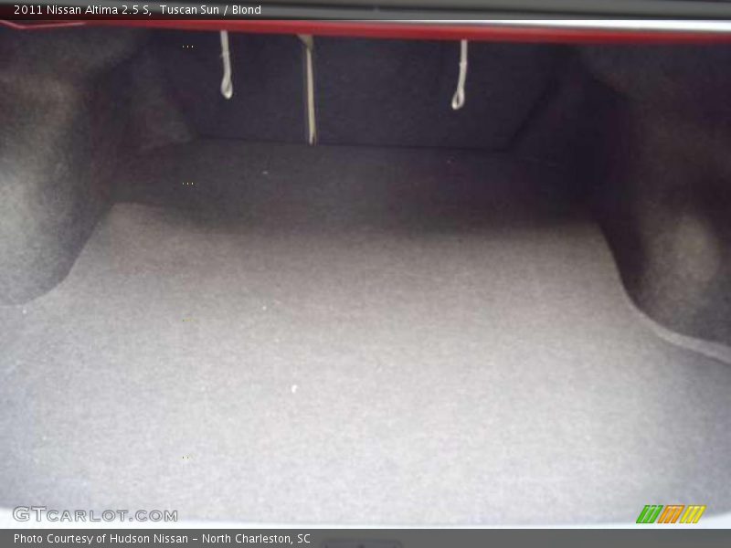 Tuscan Sun / Blond 2011 Nissan Altima 2.5 S