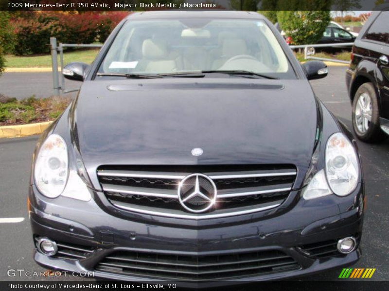 Majestic Black Metallic / Macadamia 2009 Mercedes-Benz R 350 4Matic