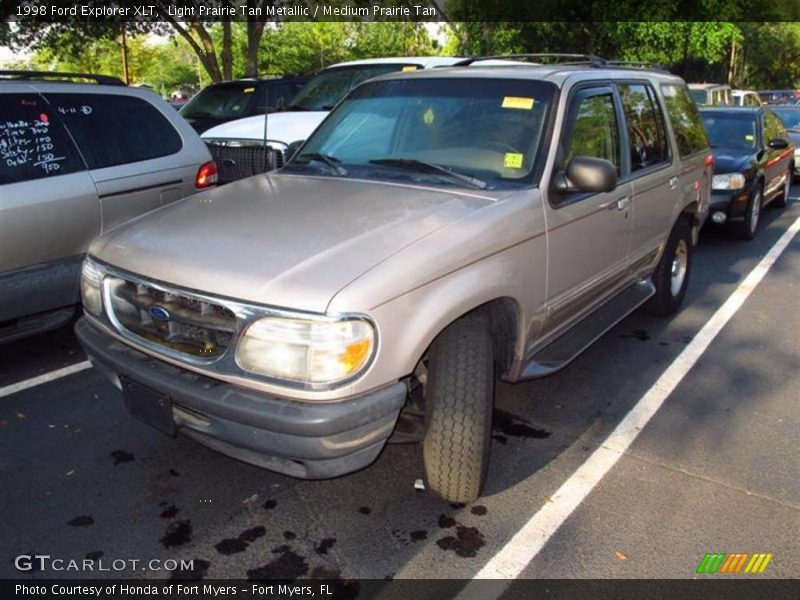 Light Prairie Tan Metallic / Medium Prairie Tan 1998 Ford Explorer XLT