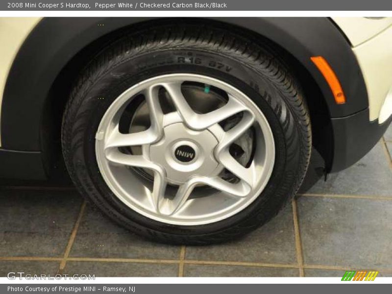 Pepper White / Checkered Carbon Black/Black 2008 Mini Cooper S Hardtop
