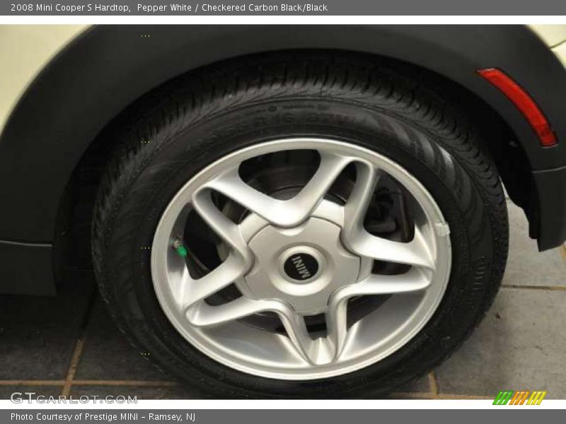 Pepper White / Checkered Carbon Black/Black 2008 Mini Cooper S Hardtop