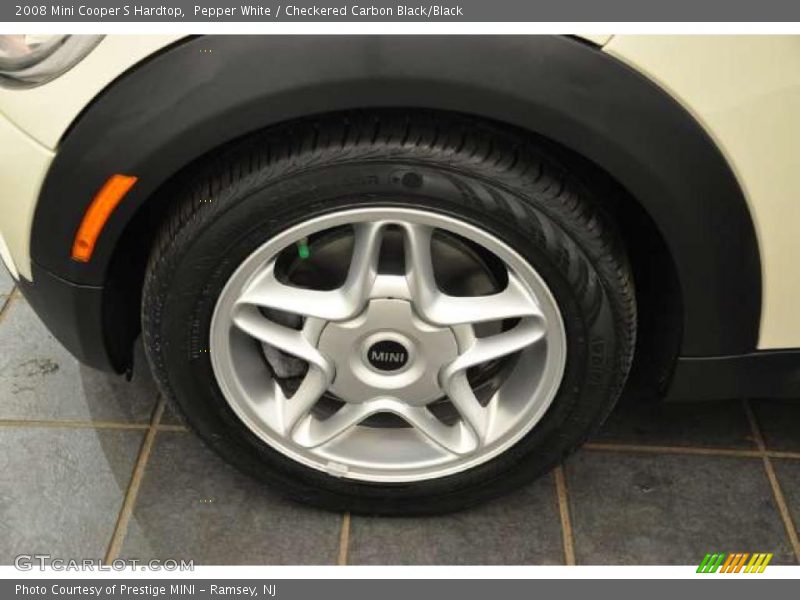Pepper White / Checkered Carbon Black/Black 2008 Mini Cooper S Hardtop