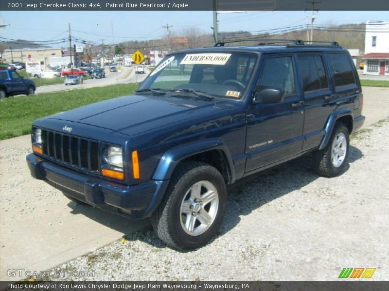 Front 3/4 View of 2001 Cherokee Classic 4x4