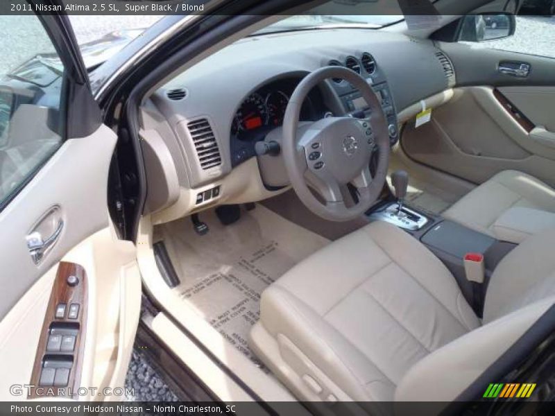 Super Black / Blond 2011 Nissan Altima 2.5 SL