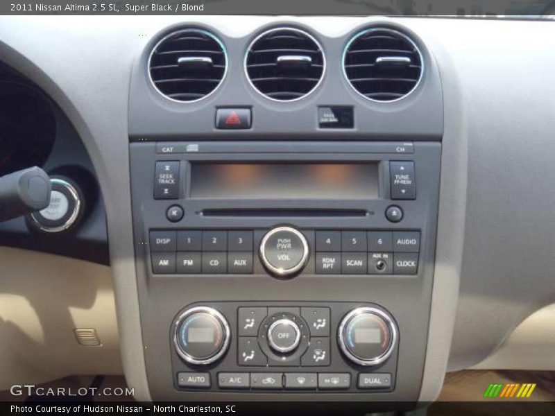 Super Black / Blond 2011 Nissan Altima 2.5 SL