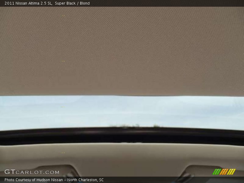 Super Black / Blond 2011 Nissan Altima 2.5 SL