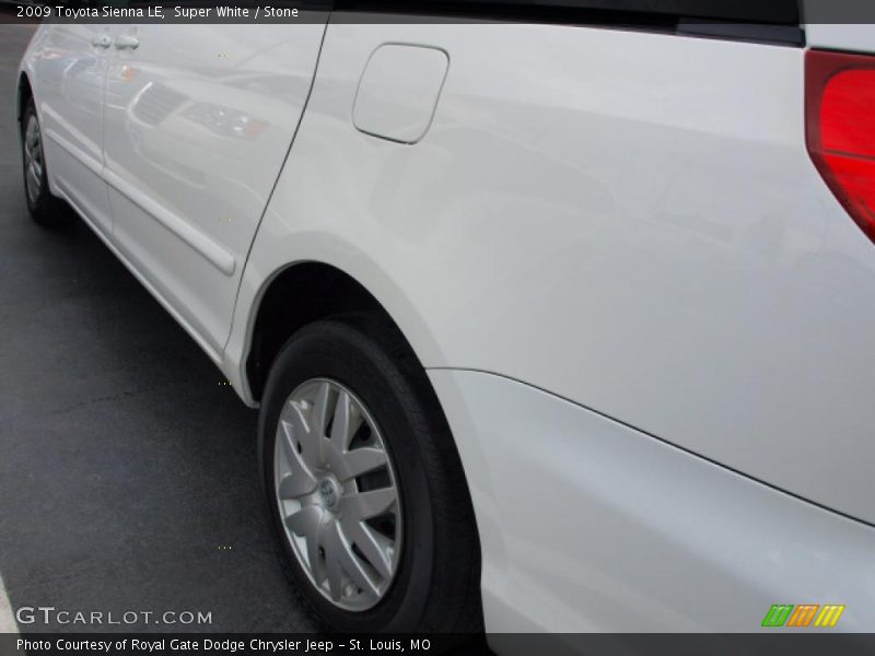 Super White / Stone 2009 Toyota Sienna LE