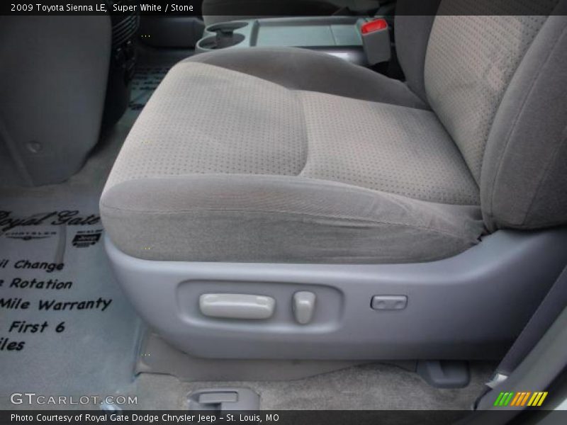 Super White / Stone 2009 Toyota Sienna LE