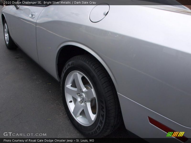 Bright Silver Metallic / Dark Slate Gray 2010 Dodge Challenger SE