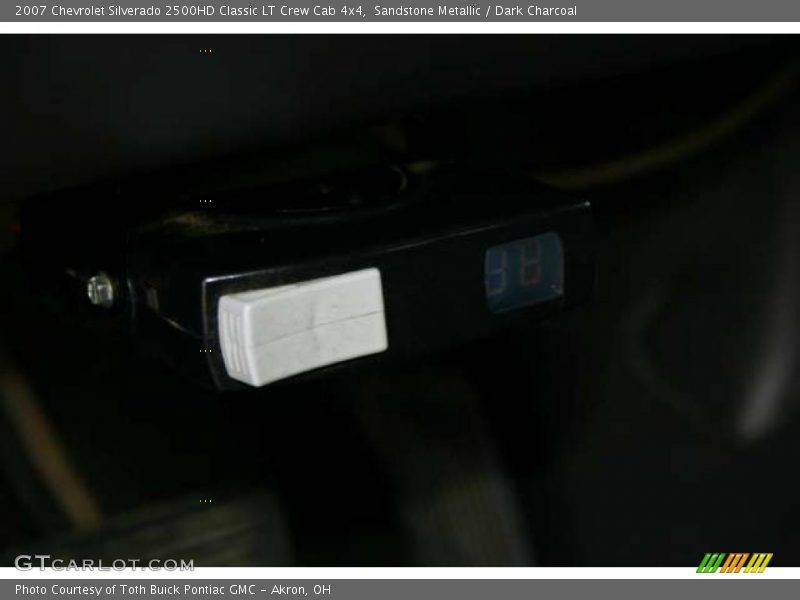 Sandstone Metallic / Dark Charcoal 2007 Chevrolet Silverado 2500HD Classic LT Crew Cab 4x4