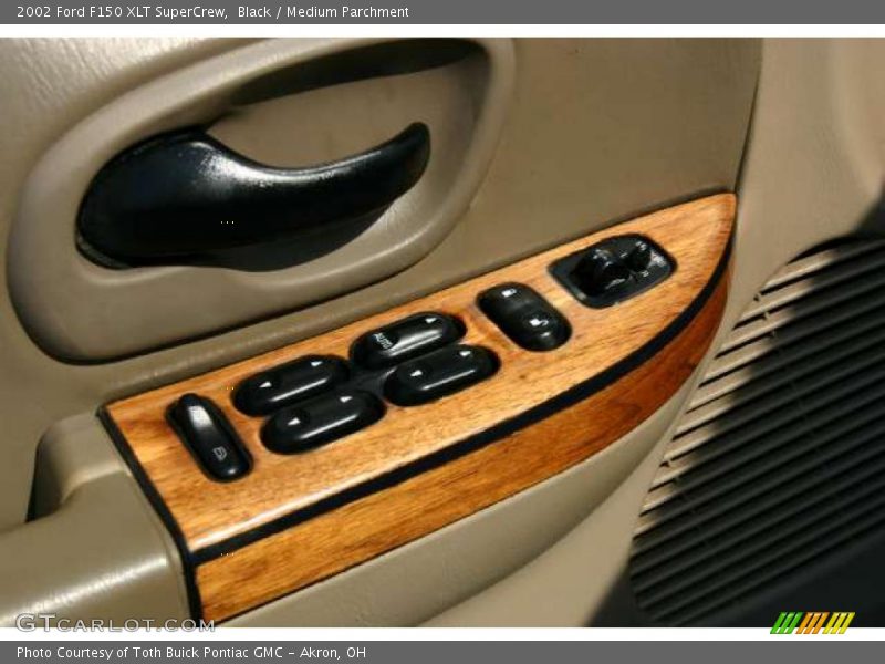 Black / Medium Parchment 2002 Ford F150 XLT SuperCrew
