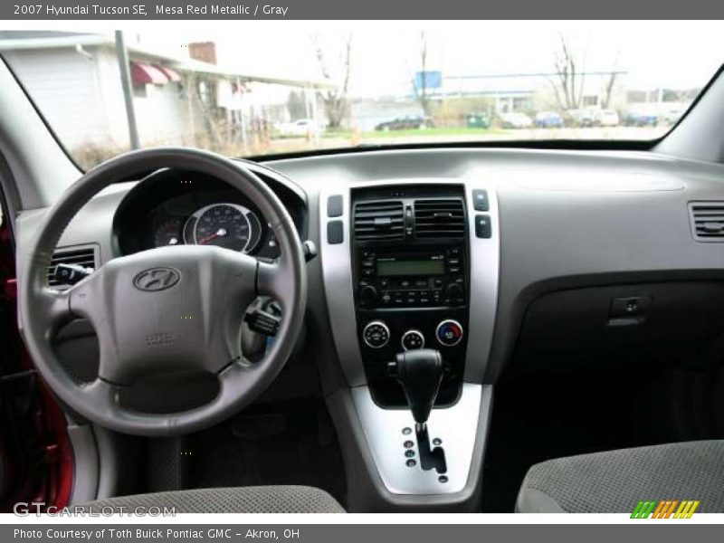 Dashboard of 2007 Tucson SE