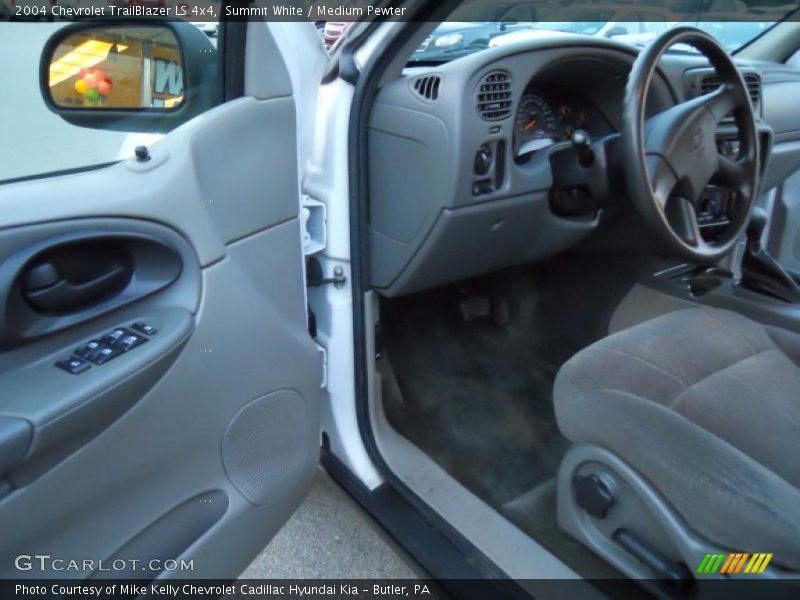 Summit White / Medium Pewter 2004 Chevrolet TrailBlazer LS 4x4