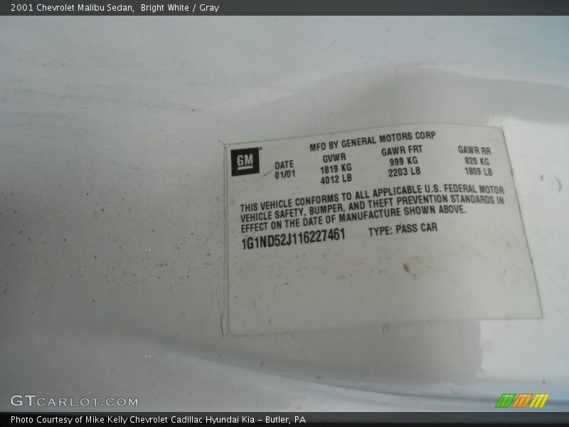 Bright White / Gray 2001 Chevrolet Malibu Sedan