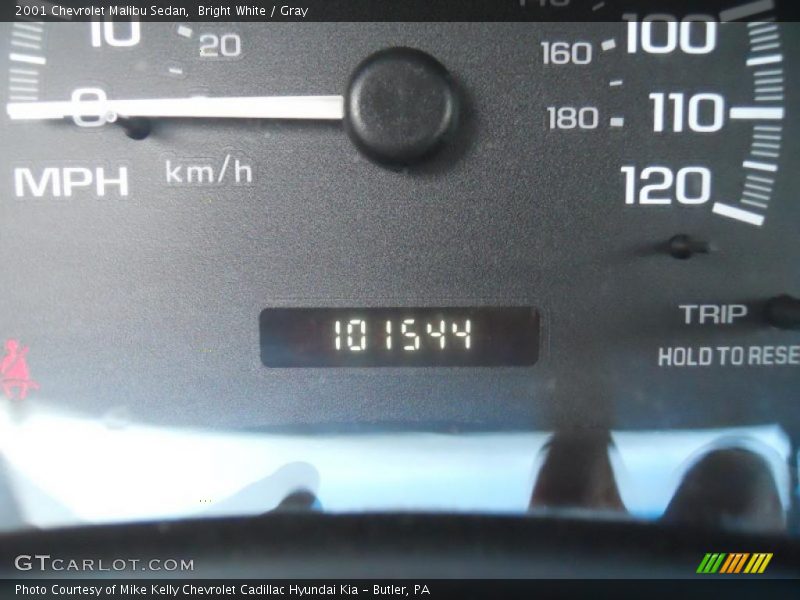 Bright White / Gray 2001 Chevrolet Malibu Sedan