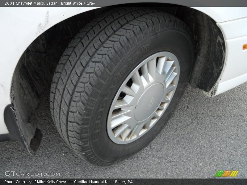 Bright White / Gray 2001 Chevrolet Malibu Sedan