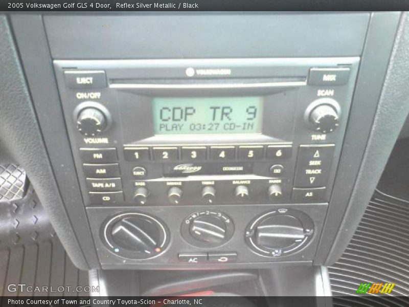 Reflex Silver Metallic / Black 2005 Volkswagen Golf GLS 4 Door