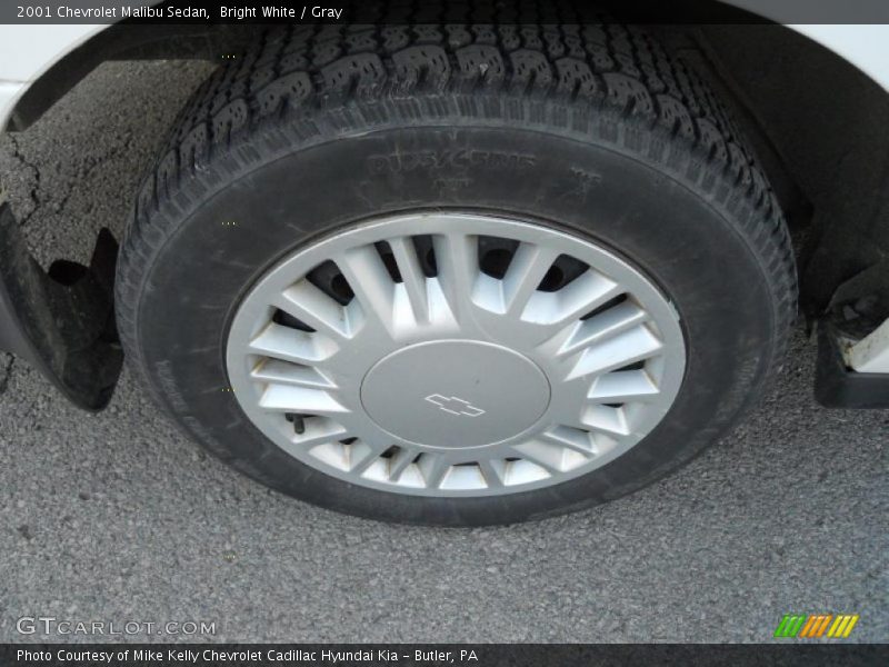 Bright White / Gray 2001 Chevrolet Malibu Sedan