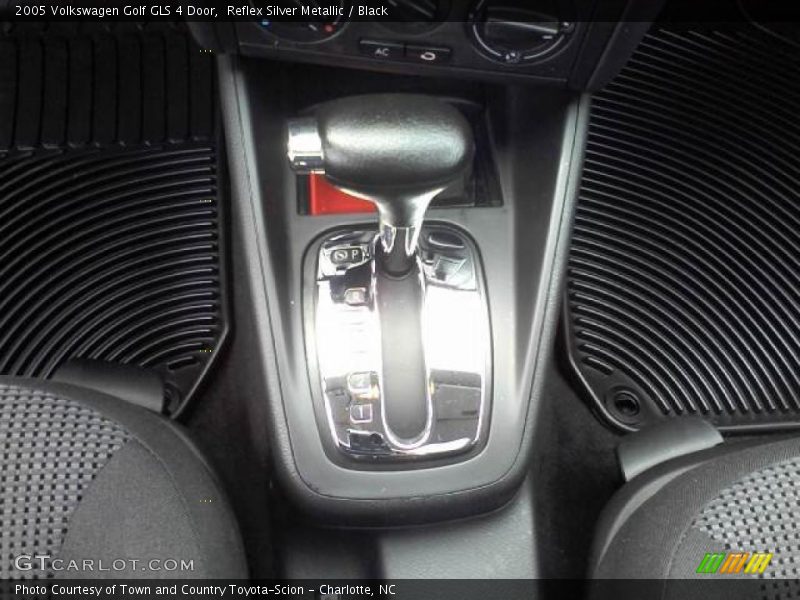 Reflex Silver Metallic / Black 2005 Volkswagen Golf GLS 4 Door
