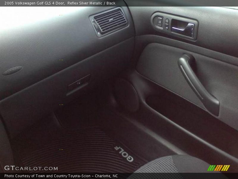 Reflex Silver Metallic / Black 2005 Volkswagen Golf GLS 4 Door