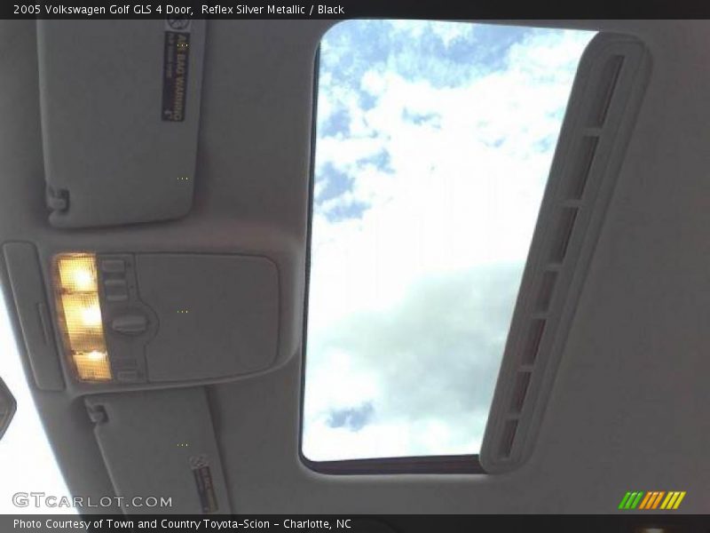 Reflex Silver Metallic / Black 2005 Volkswagen Golf GLS 4 Door