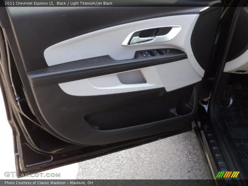 Black / Light Titanium/Jet Black 2011 Chevrolet Equinox LS