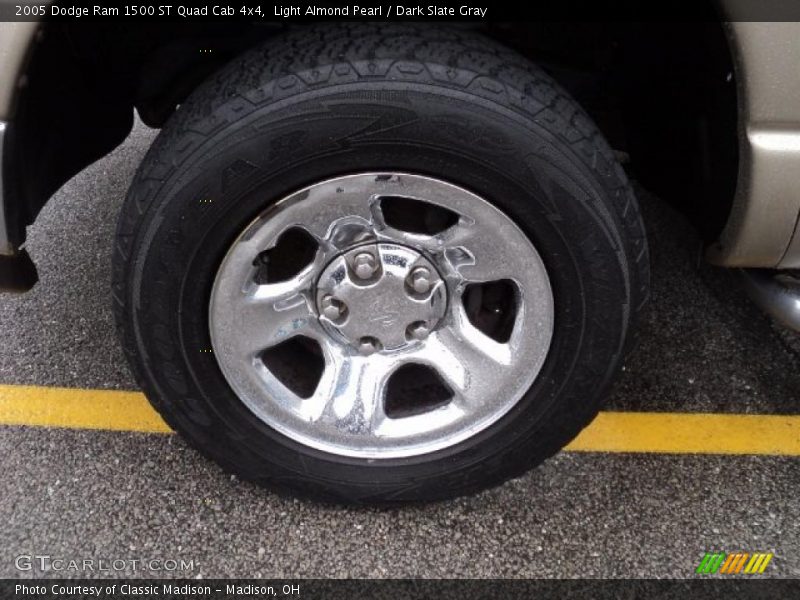 Light Almond Pearl / Dark Slate Gray 2005 Dodge Ram 1500 ST Quad Cab 4x4