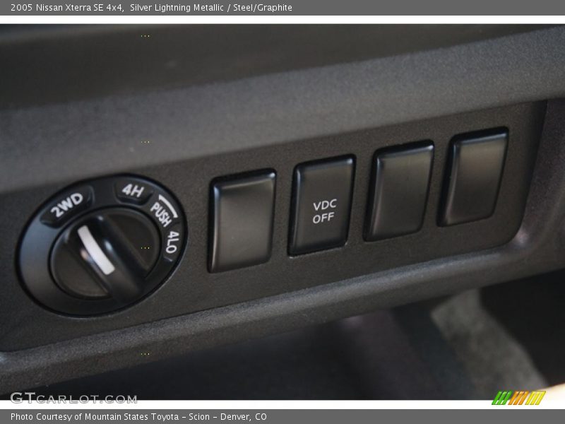 Silver Lightning Metallic / Steel/Graphite 2005 Nissan Xterra SE 4x4