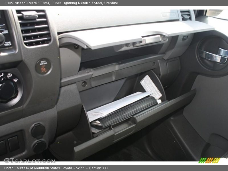 Silver Lightning Metallic / Steel/Graphite 2005 Nissan Xterra SE 4x4