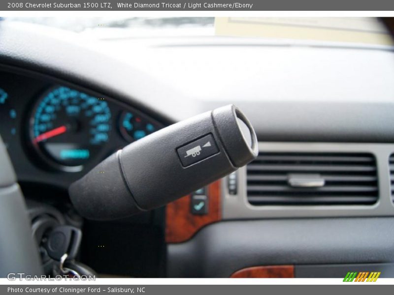 White Diamond Tricoat / Light Cashmere/Ebony 2008 Chevrolet Suburban 1500 LTZ