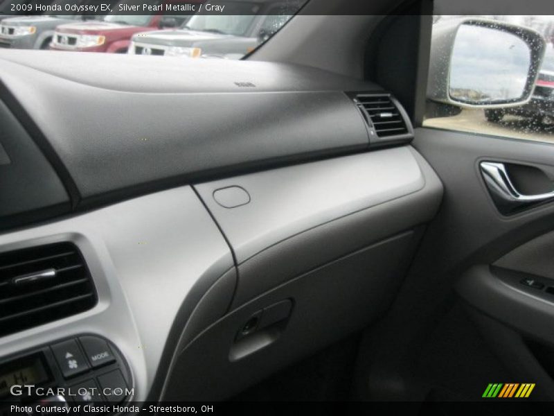 Silver Pearl Metallic / Gray 2009 Honda Odyssey EX